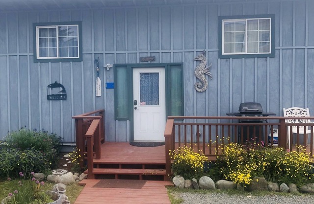 THE GARDEN SHED - A HOMER SEASIDE COTTAGE