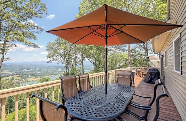 The Gathering Place by Chatuge Home Concierge Mountain View, View of Lake Chatuge