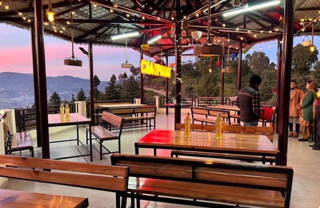 The Golden Leaves Cafe And Cottages