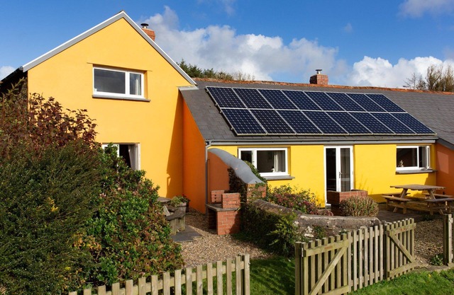 The Granary, shared hot tub and sauna