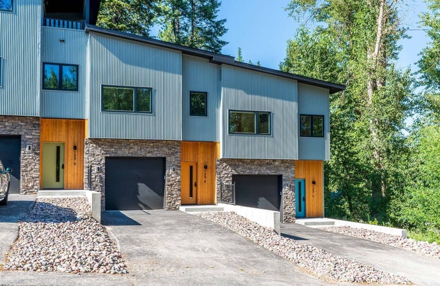 The Greenhaven Retreat- Side- by- Side Townhomes