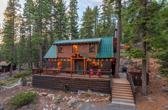 The Greenleaf Lodge - Old Tahoe Charm with modern upgrades, walk to the lake!