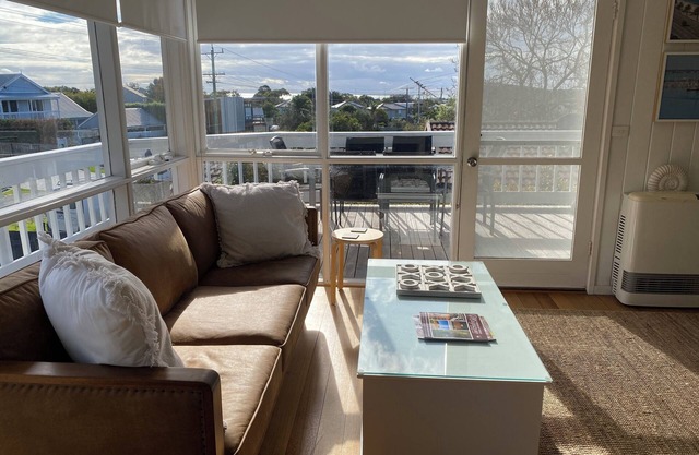 The Gulls Dromana Beach House with a View, WiFi and Dog Friendly.