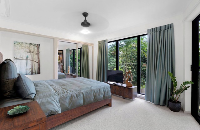 The Heart Stay at Airlie Beach - the heart of the Great Barrier Reef.