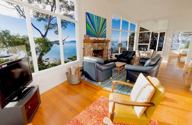 The Hideaway at Swansea - absolute beachfront