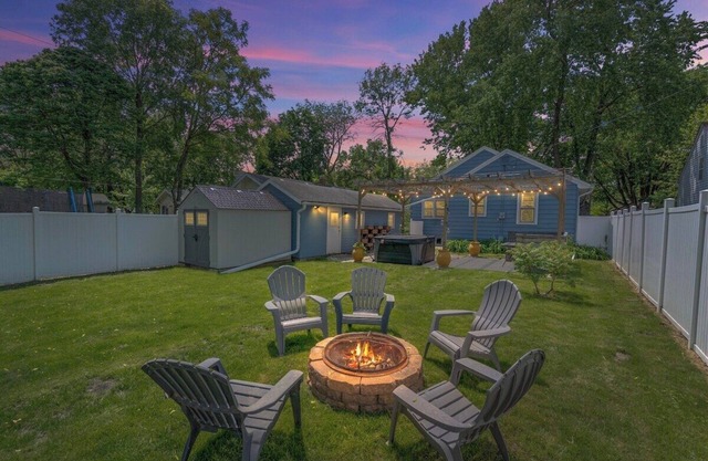 The Hideaway on Hazel- Luxury Smart Home w Hot Tub