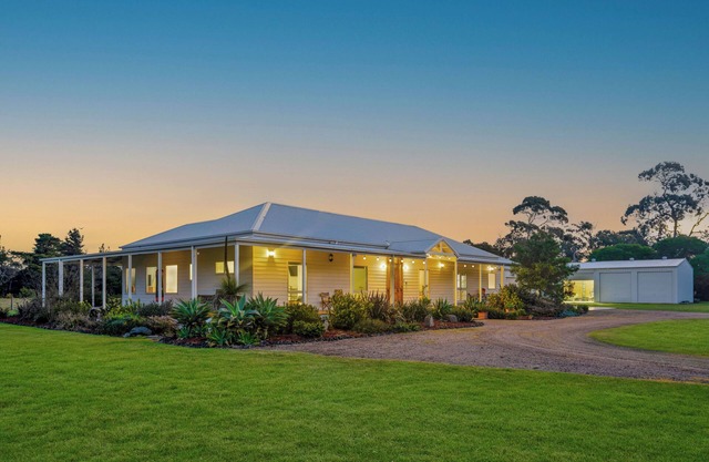 The Homestead at Port Albert. Peaceful and serene, gorgeous 5br homestead.