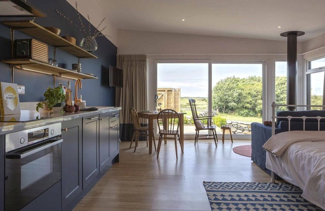 The Hoot : Quirky Pet-Friendly Studio Near Rhosneigr | Managed by Anglesey Holiday Lettings