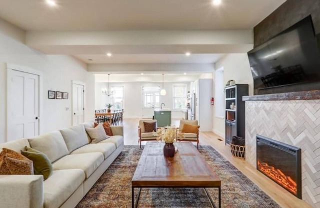 The House at Legacy Manor/Close to Sight & Sound & Downtown Lancaster