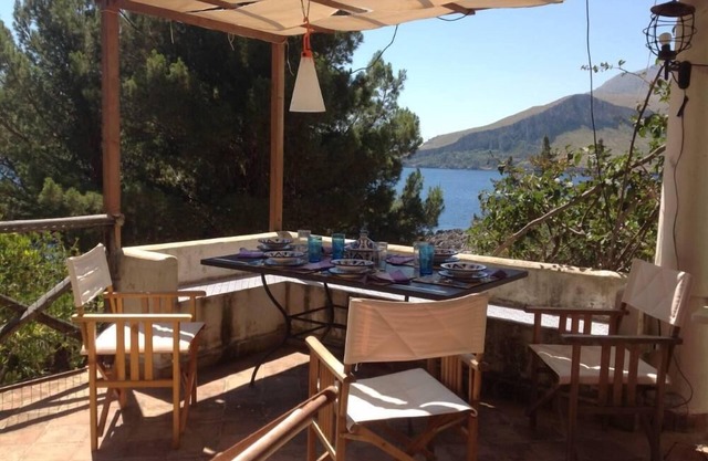 The house of the Secco. A luxury retreat by the sea.