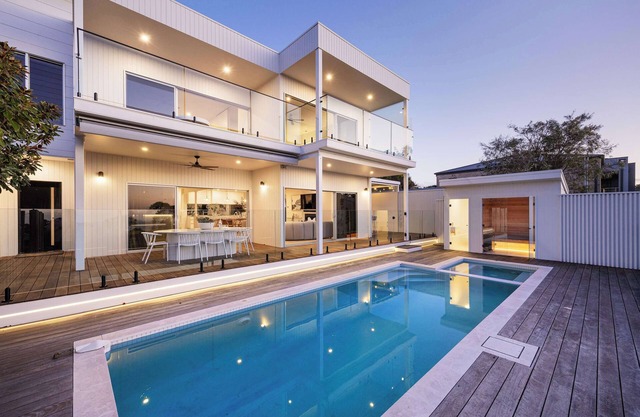 The Hull | Luxury Pool, Sauna, Spa, Tennis Court