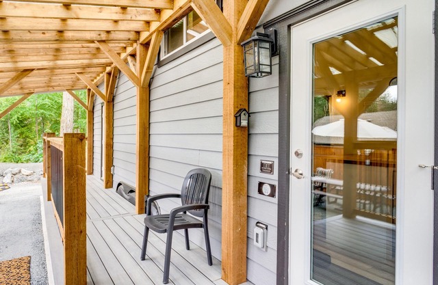 The Hummingbird House: One bedroom house that sleeps up to 4.