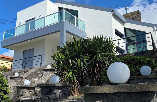 The ideal getaway: magical sunset, beach nearby, and top attractions close by.