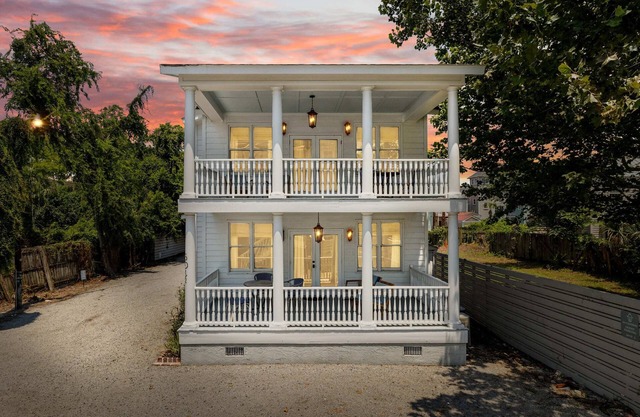 ♖ THE INNS ♖ Beautiful 6BR/6BA - Walk to King!