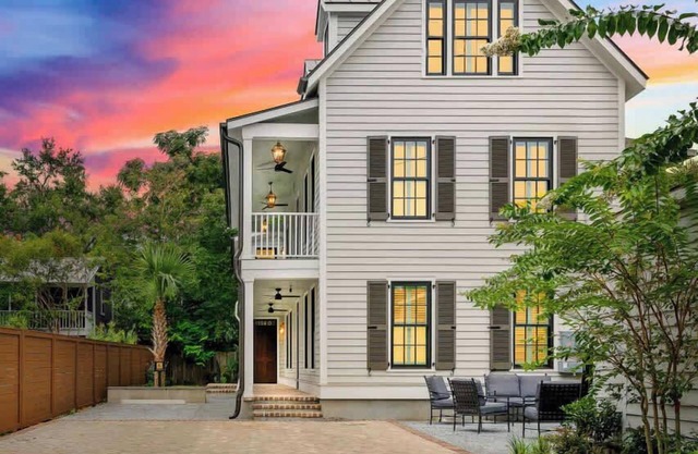 The Inns | Grand 9BR Charleston Downtown Home!