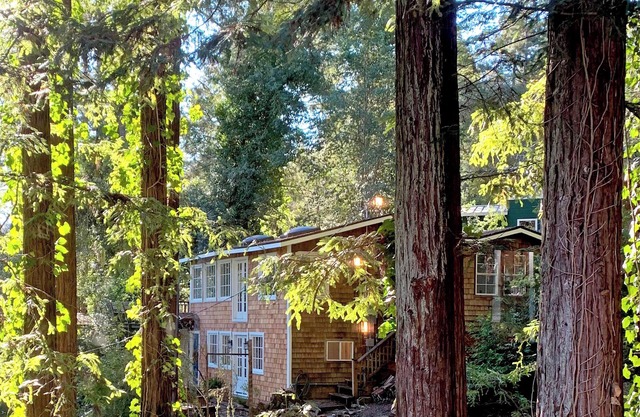 The Ivywood ~ Hot Tub, Pet Friendly, Vintage-Chic!
