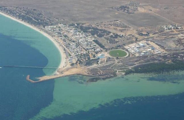 The Jewel of the Bay 130 metres from the beach with a view - bright and airy.