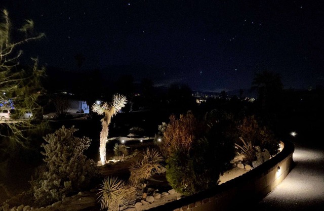 The Joshua Tree Forest:FREE* Heated Salt Pool,City&Mtn.Views,BBQ,1/2 ACRE,Billiards,Board Games!