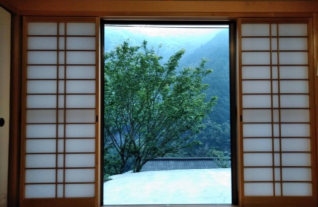 The KeiHouse in the mountains surrounded by the sounds of nature where pets are also allowed /Shikokuchuo Ehime