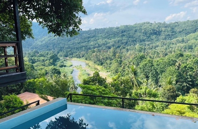 THE KIRIWONG VALLEY VILLAS & RESTAURANT