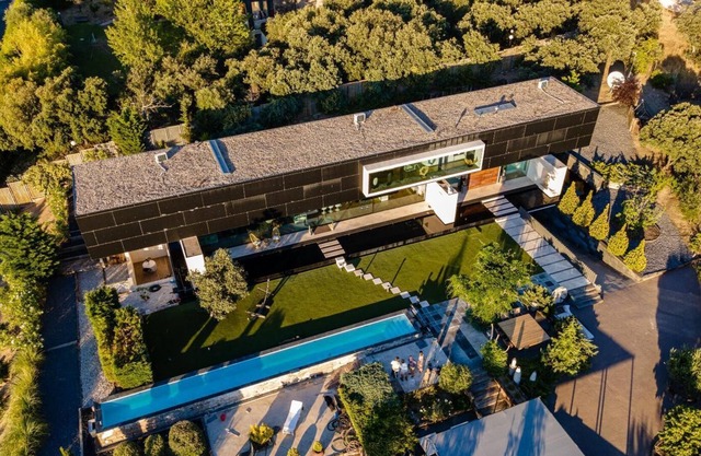 The Lake House - Luxury Villa in Madrid