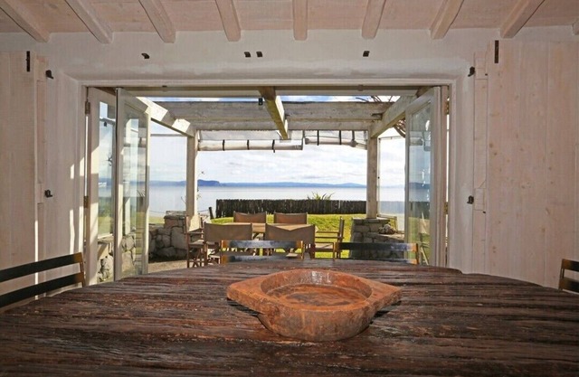 'The Lake House', Spacious Family Waterfront