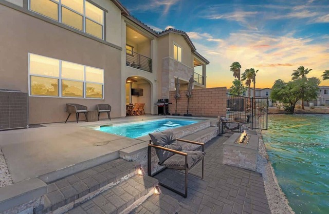 The Lakeside Palace - Sleeps 14