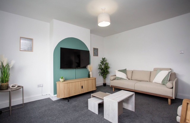 The Lampton - Modern - Gibside - Smart Tv - WIFI
