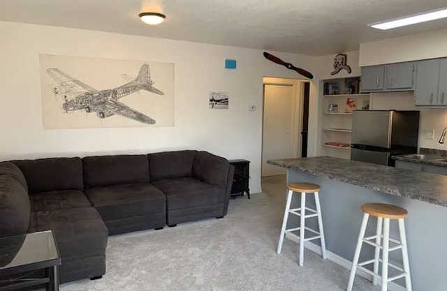 🚀 The Landing Pad 🛬 Loaded 1 Bedroom Apartment! 🏡