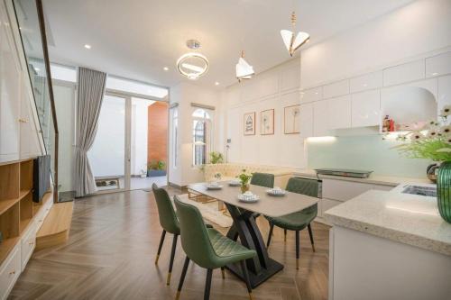 The Lantern Nest Hanoi-Boutique Stay with Coffee 24-7-Near Street Food