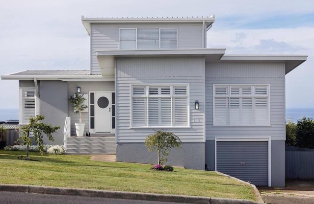 'The Light-House' Entire Home with Coastal Views