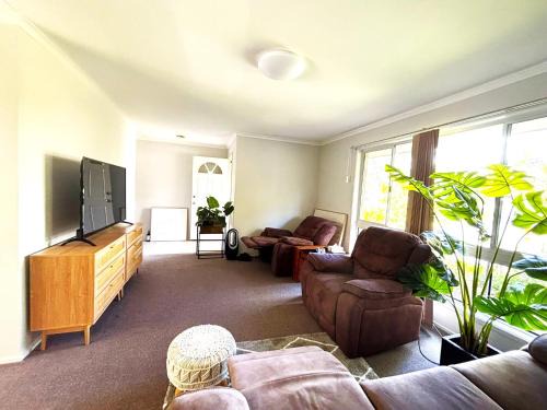 The Little Escape-Walk to Mall, Quick City Access, Golf & Sports Nearby