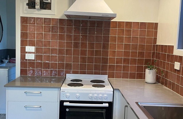 The Little House is in a rural setting 8 minutes to Cambridge.