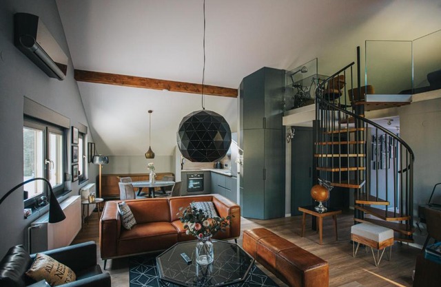 The Loft/Hill View Modern Apartment