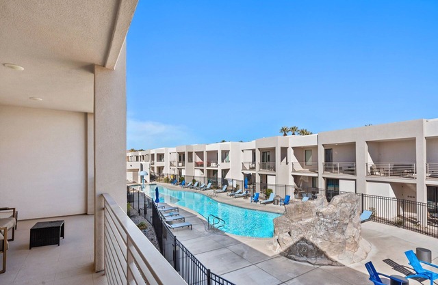 The Lofts 2|Community Pool w/water slide and hot tub, grill, Smart TV
