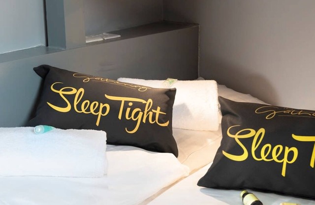 The Lower Gathering - Wrexham Town Centre - Sleeps Up To 10