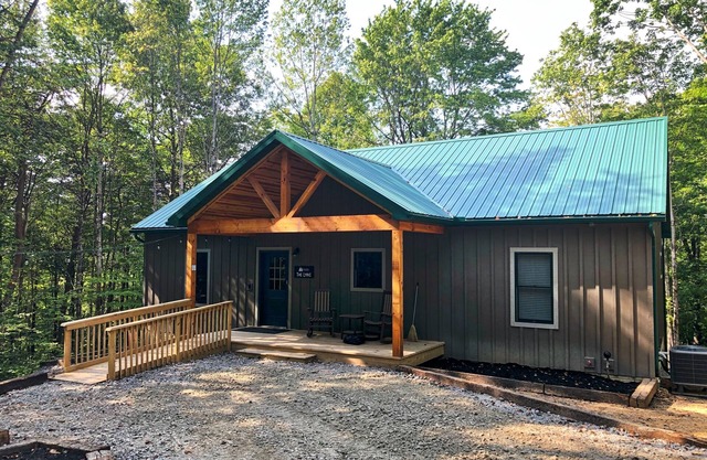 The Lyric - Hot tub, fire pit, game room & private playground