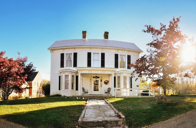 The Manse on East Main-Historic Fincastle's Newest Guesthouse!