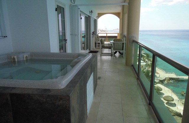 THE MANSION - Splendid Oceanfront Penthouse - Best location in Cozumel