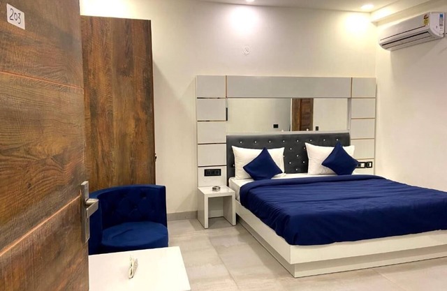 The Metro Stay by ASPL