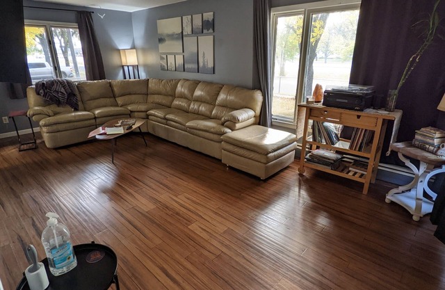 The Moorhead Place 2. Dog friendly, warm home near colleges and medical centers