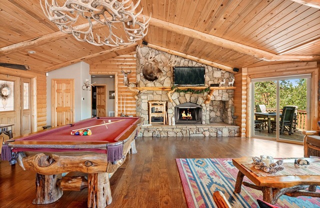 The Moose Lodge. Stunning Mtn Views. Spa