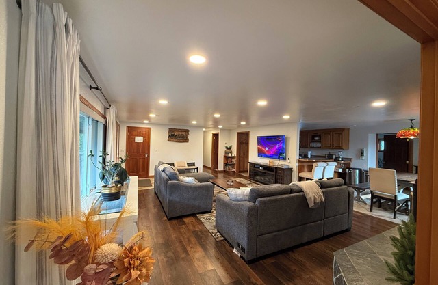 The Moose Pad, Rustic Luxury, serene setting, Spacious 4bed/2bath, Sleeps 12+