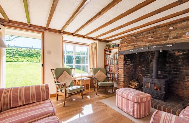 The Nest by Bloom Stays - seaside cottage sleeping 6 guests in 3 bedrooms