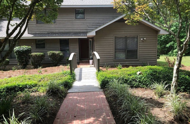 The newly renovated Serenade Oaks Country Home is beautifully designed!