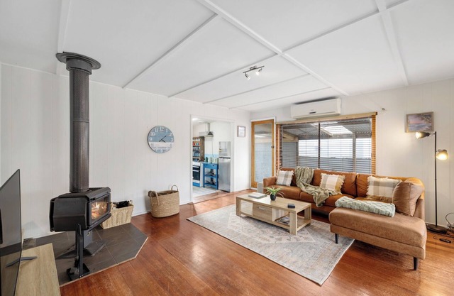 The Nook, cosy beach house in Sunderland Bay