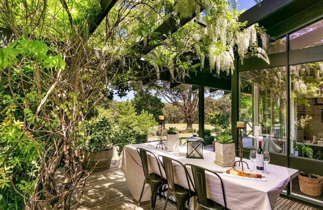 The Oaks Stunning Red Hill Country and Coastal Home 15 Acres, Wineries, Beaches