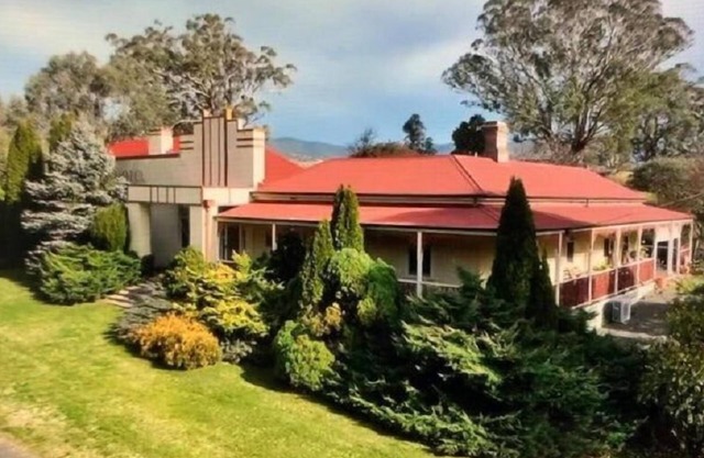 The Old Ensay Hotel House