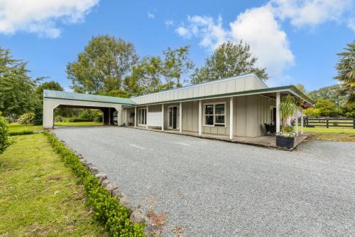 The Olde Store - Hunua Holiday Home