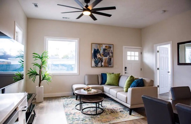 The Olive Den - Spacious New Remodel - Big Groups.